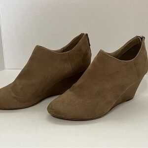 Elegant Tan Suede Wedge Booties